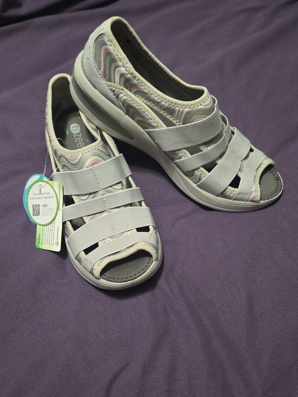 Bzees Women's Light Gray Open-Toe Wedge Sandals with Pastel Swirl